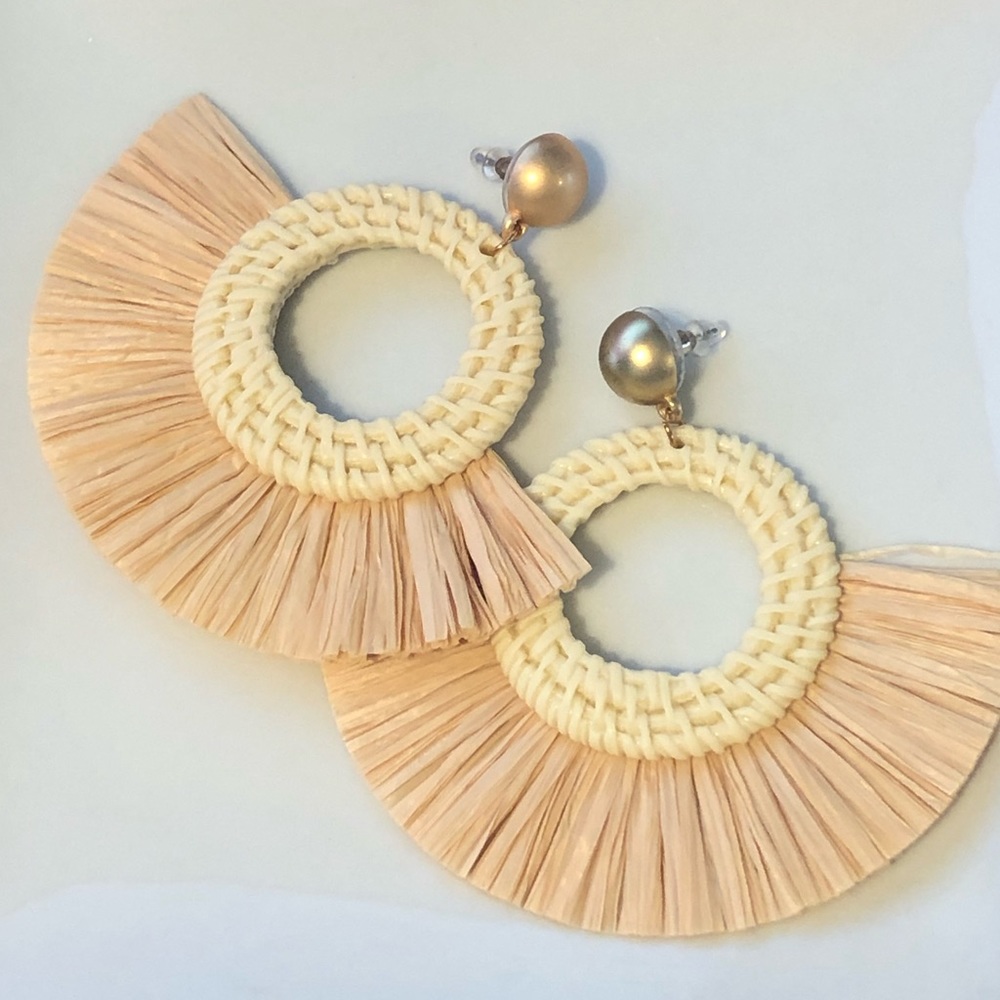 Raffia ivory white earrings